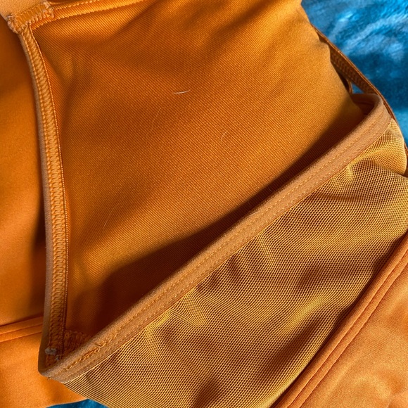 Reebok sports Bra. Large - Picture 4 of 5